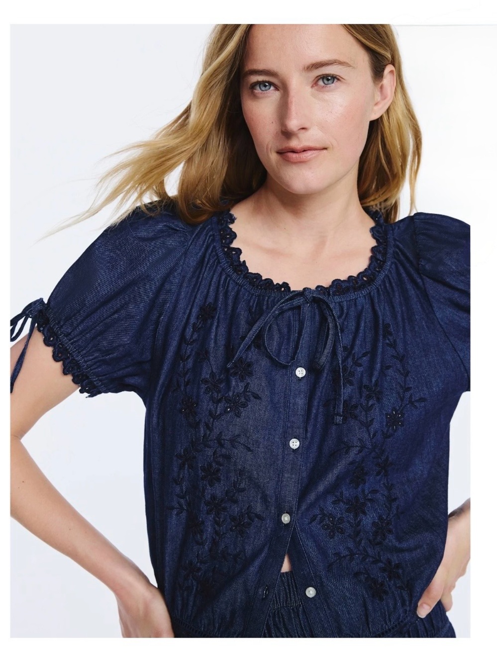 Free Assembly Floral Embroidered Eyelet Peasant Blouse Indigo Medium NWT - Picture 2 of 9